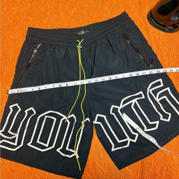 Forever 21 Black Youth Graphic Shorts - Picture 4 of 7